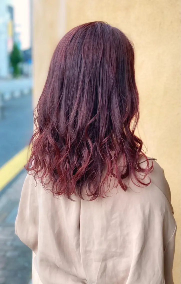 セミロング カラー ブリーチ ボルドーカラー レッドカラー 太田 康治のヘアスタイル