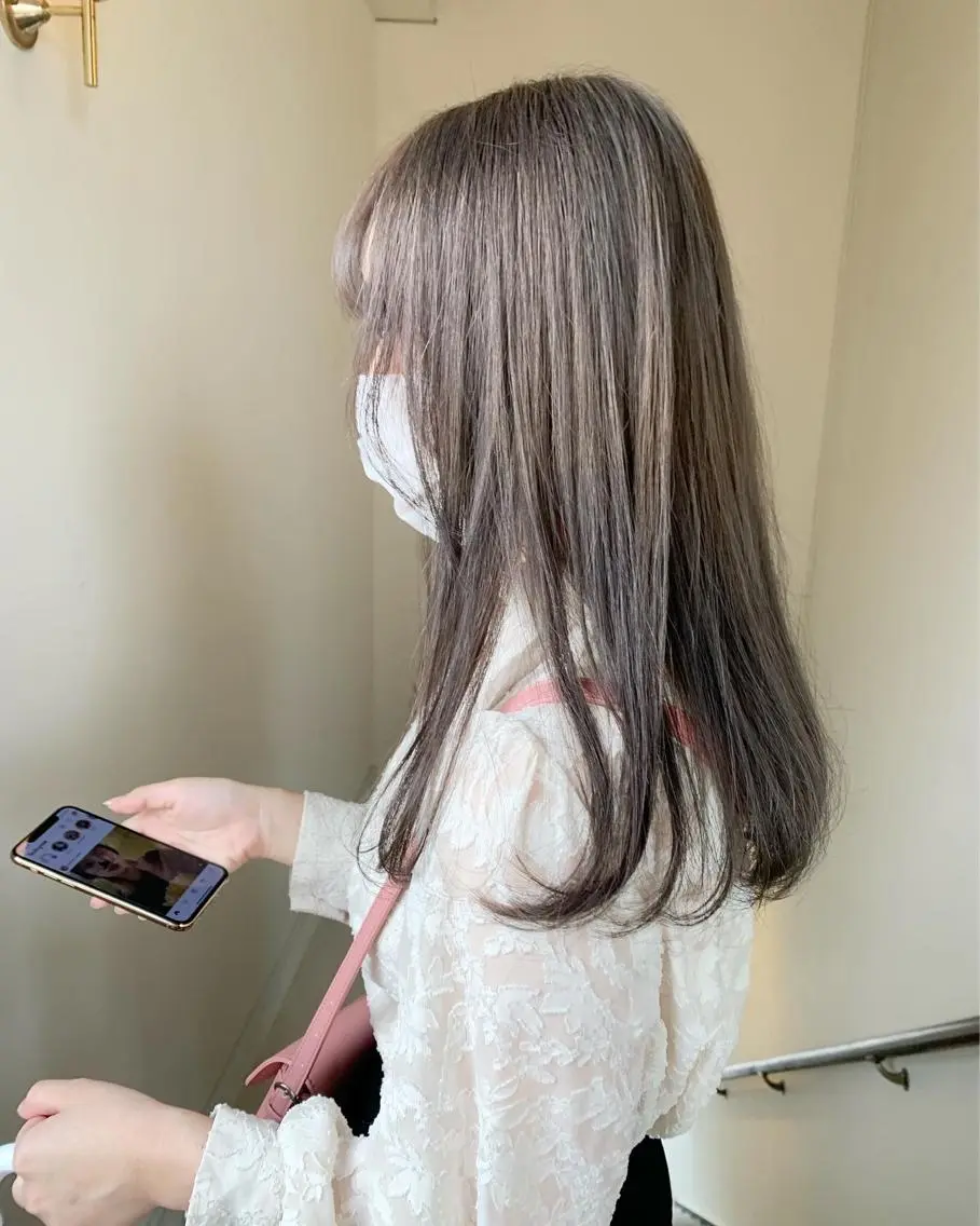 セミロング カラー 本間 結衣のヘアスタイル
