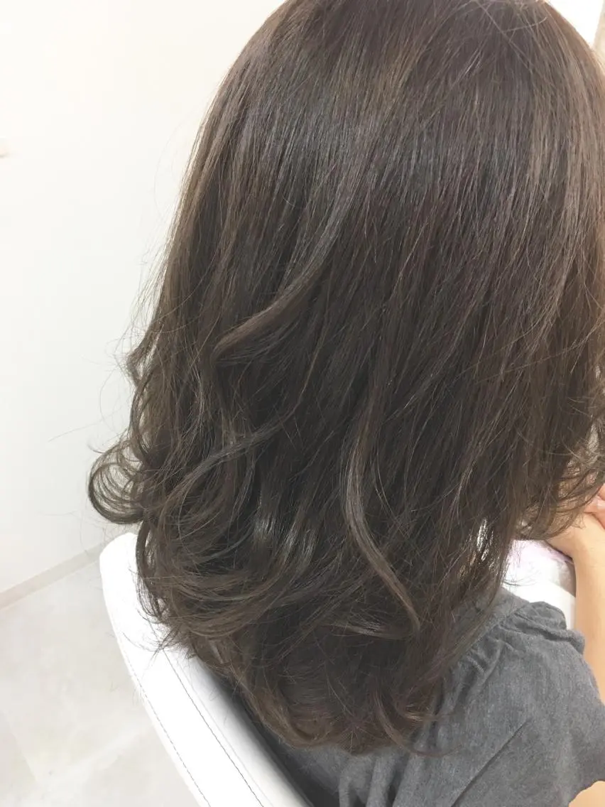 セミロング ロング カラー アッシュ 透明感カラー 髪質改善 中川 翔のヘアスタイル
