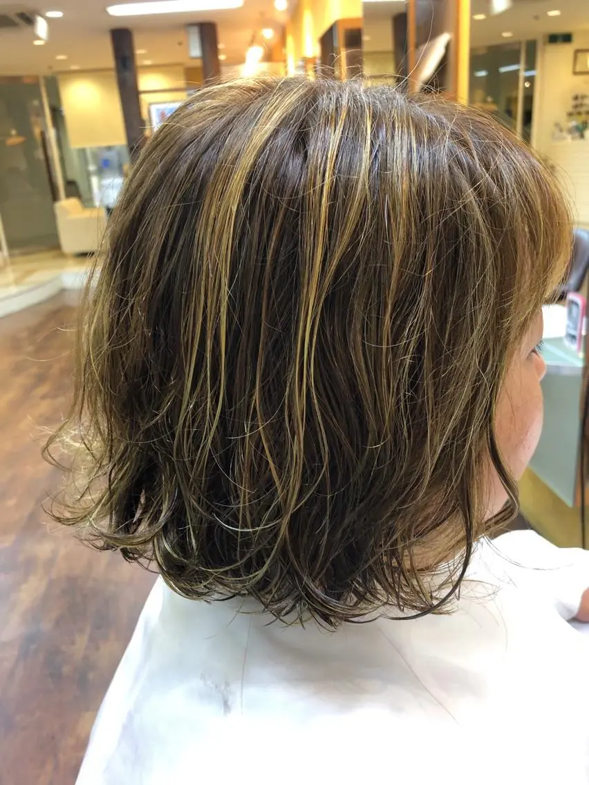 ショート カラー パーマ 田辺 黎花のヘアスタイル