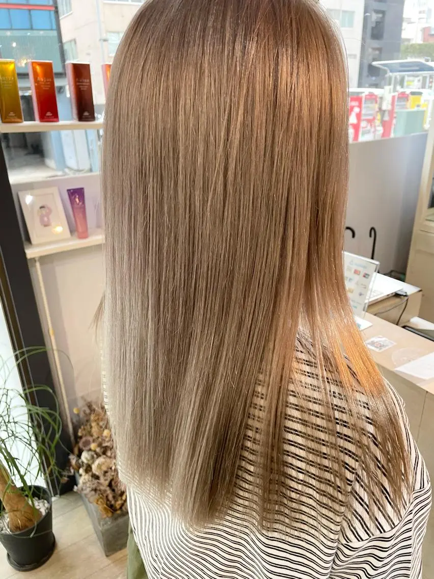 セミロング カラー ベージュカラー 小関 仁晴のヘアスタイル