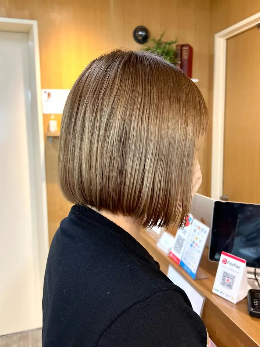 ミディアム カラー 切りっぱなしボブ ボブ 透明感カラー/ イルミナカラーヒロキのヘアスタイル