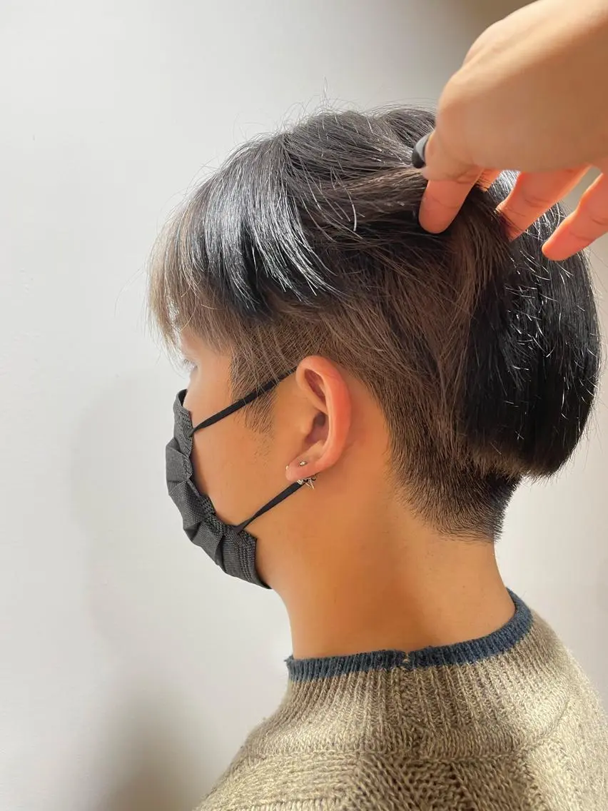 カラー メンズ メンズブリーチ メンズインナーカラー ブリーチ グレージュ インナーカラー 韓国風カラー🤎 𝒄𝒉𝒊𝒌𝒂のヘアスタイル
