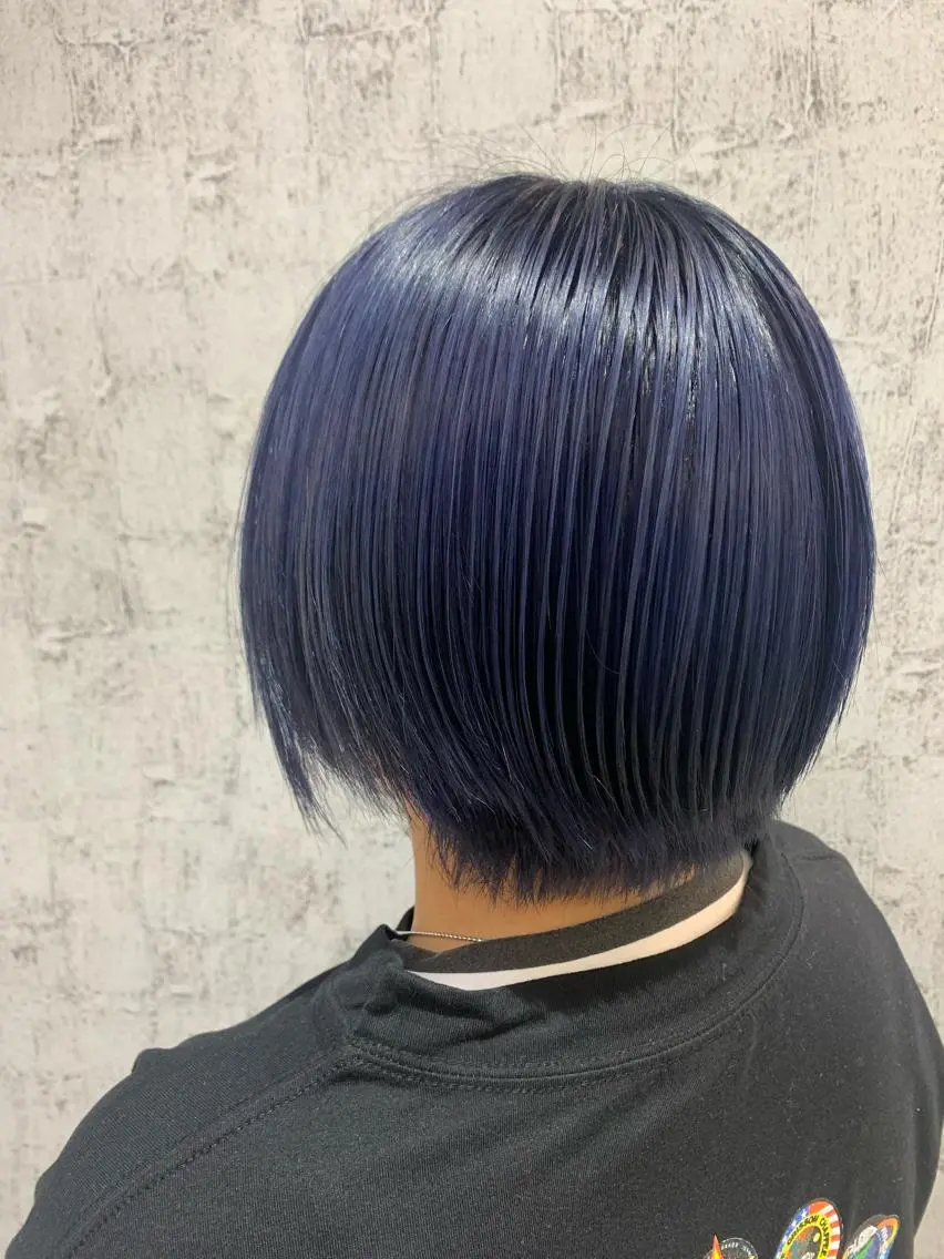 ショート カラー ブリーチ ブルーカラー ネイビーカラー Gisel みらののヘアスタイル