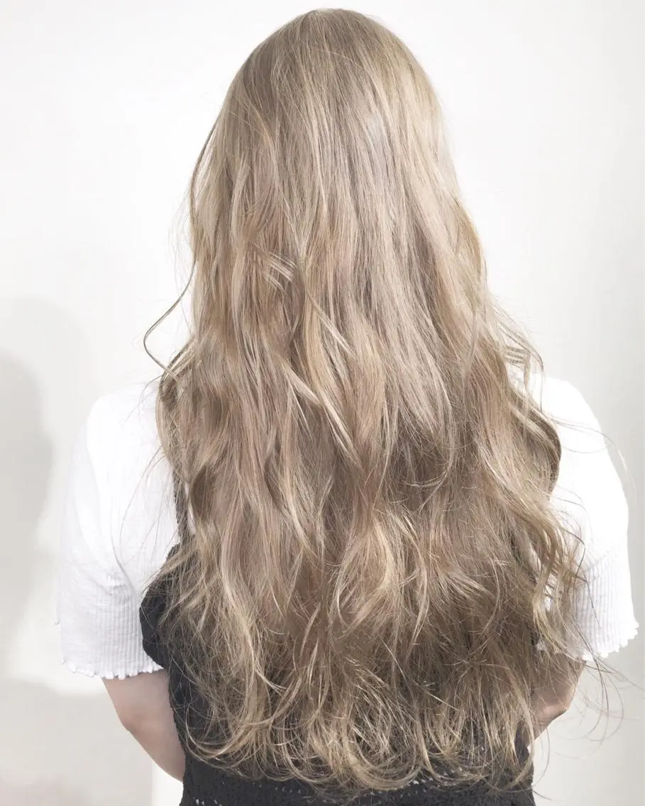 ロング カラー _WHITE＋ 南海難波店のヘアスタイル