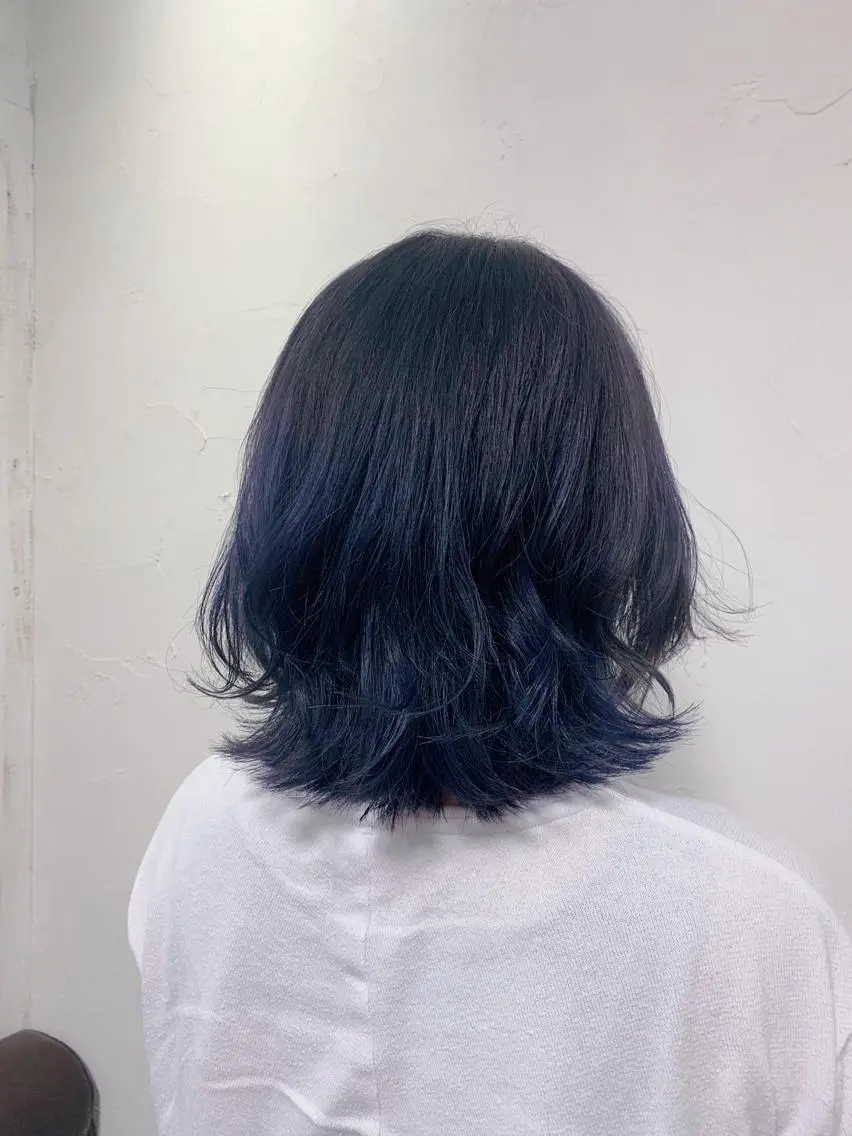 ミディアム カラー ブルーカラー 脇田 杏菜のヘアスタイル