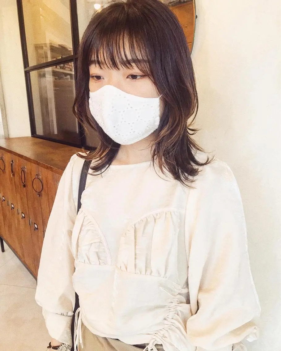ミディアム レイヤーカット ウルフカット ウルフレイヤー 鎌倉 彩のヘアスタイル
