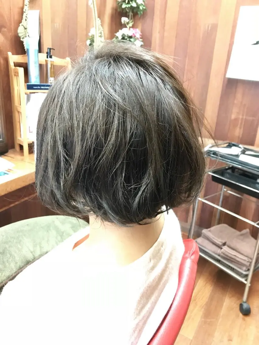 ミディアム カラー アッシュ ブリーチ ブリーチなしカラー MIZUKI🫧ྀི 韓国ヘアAFLOATのヘアスタイル