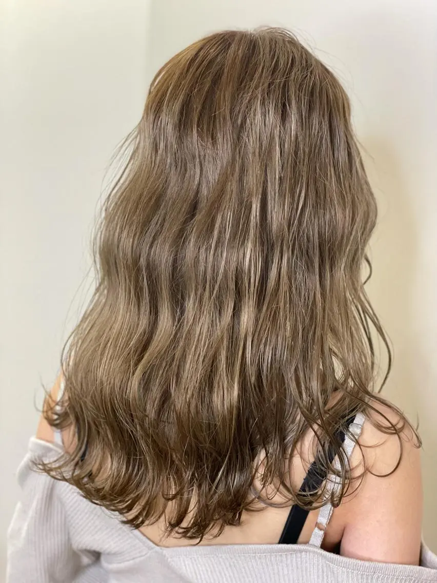 ミディアム カラー ヘアアレンジ ヘアカラー 髪質改善×ハイトーン 中田啄也のヘアスタイル