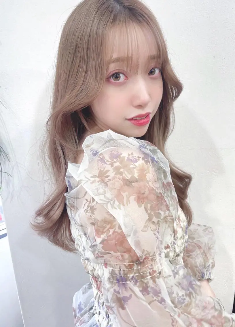 ロング カラー 韓国風ヘア レイヤーカット レイヤーカット、 大人可愛い　中村美羅のヘアスタイル