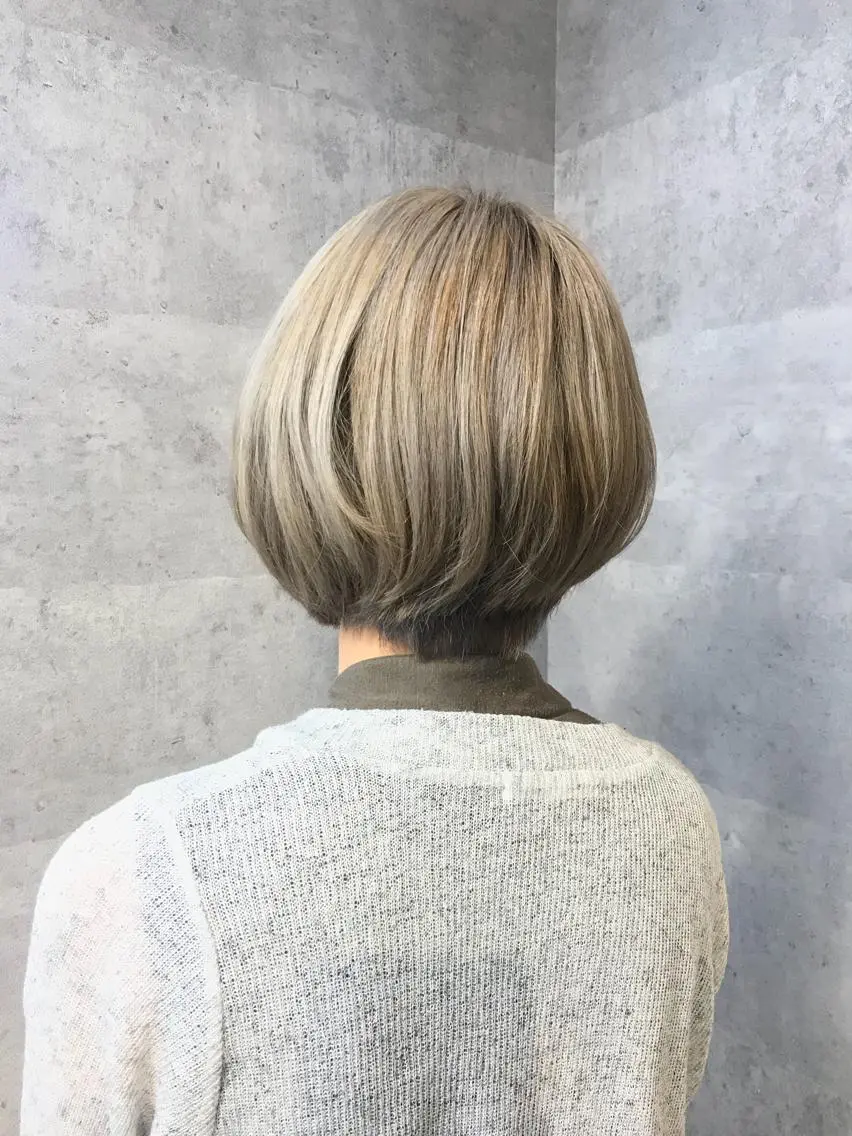 ショート カラー アッシュ ベージュカラー ブリーチ ブラウンカラー ミルクティーベージュ ヘアカラー 今野 美栄のヘアスタイル