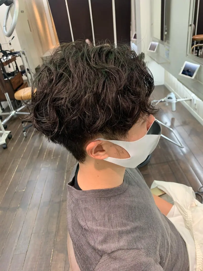 ミディアム メンズ ビジネス センターパート 三矢 ちなつのヘアスタイル