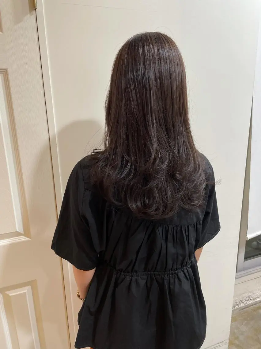 ロング カラー カット ヘアカラー トリートメント MIOベージュカラー 柔らかいカラーのヘアスタイル
