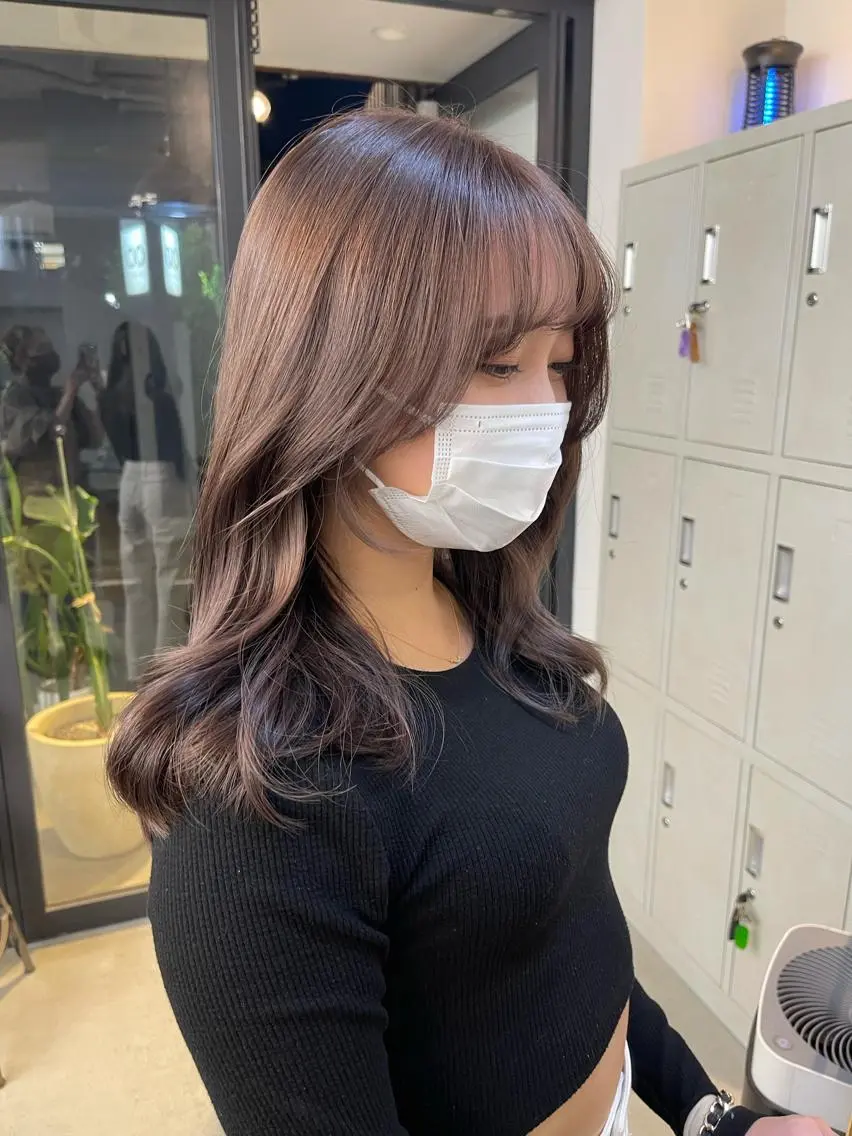 セミロング 顔まわりレイヤー レイヤーカット Flamme Annaのヘアスタイル