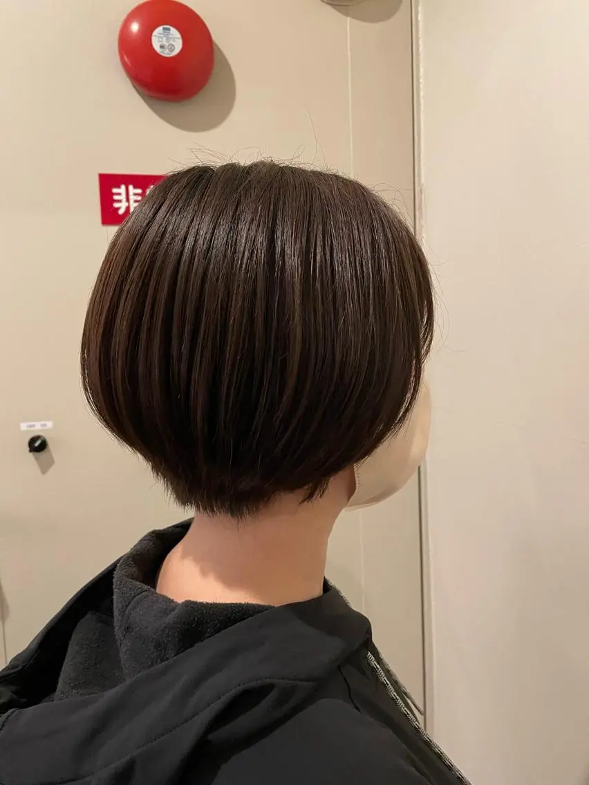 ショート カラー くびれヘア ショートヘア サイドバング 小顔カット 西宮ハイトーンカラー ひらり💜のヘアスタイル