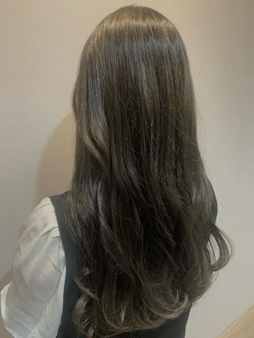 ロング カラー ヘアカラー 石井 彩乃のヘアスタイル