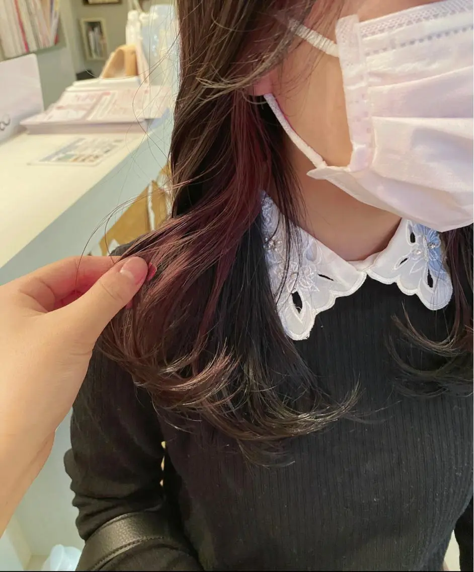 ロング カラー ヘアカラー 塩澤 榛奈のヘアスタイル
