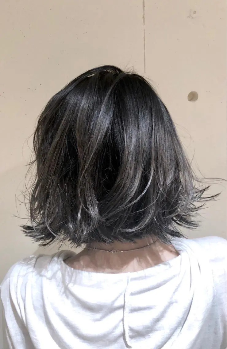 ショート カラー パーマ ヘアアレンジ 切りっぱなしボブ ベージュカラー ブリーチ ブルーカラー ブラウンカラー 【ツヤ髪美容師】 ツダケイスケのヘアスタイル