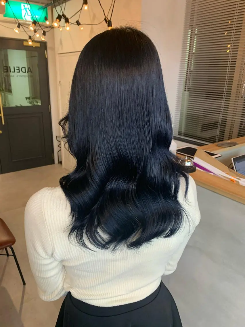 セミロング カラー 黒髪 ブルーカラー ブルーブラック ネイビーカラー 韓国風ヘア ヘアカラー トリートメント 🌸MAYU🌸 ハイトーン➕レイヤーのヘアスタイル