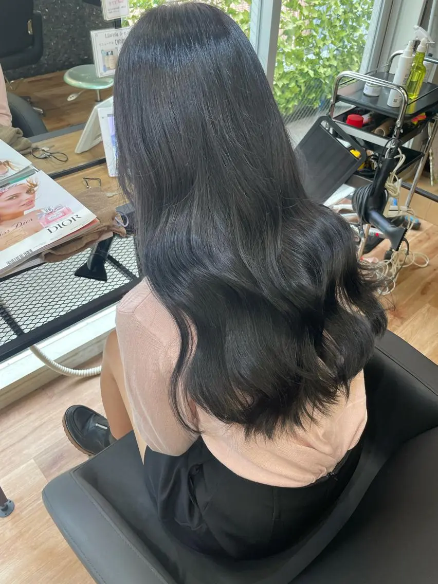 ロング カラー レイヤーカット、 大人可愛い　中村美羅のヘアスタイル
