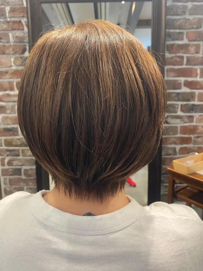 ショート カラー ショートボブ アッシュ ベージュカラー ボブ ショートヘア 沖田 舞衣のヘアスタイル