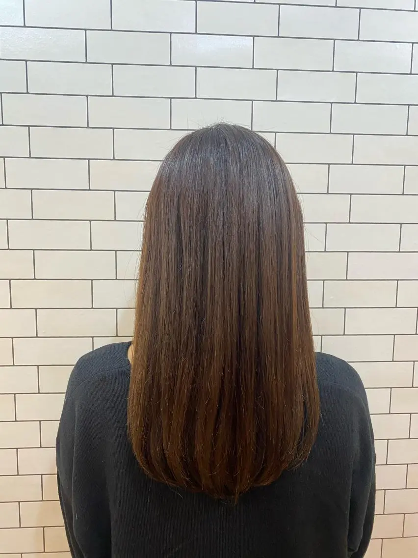 セミロング カラー アディクシーカラー カット ヘアカラー 縮毛矯正 トリートメント TAI透明カラー 柔らかい縮毛矯正のヘアスタイル