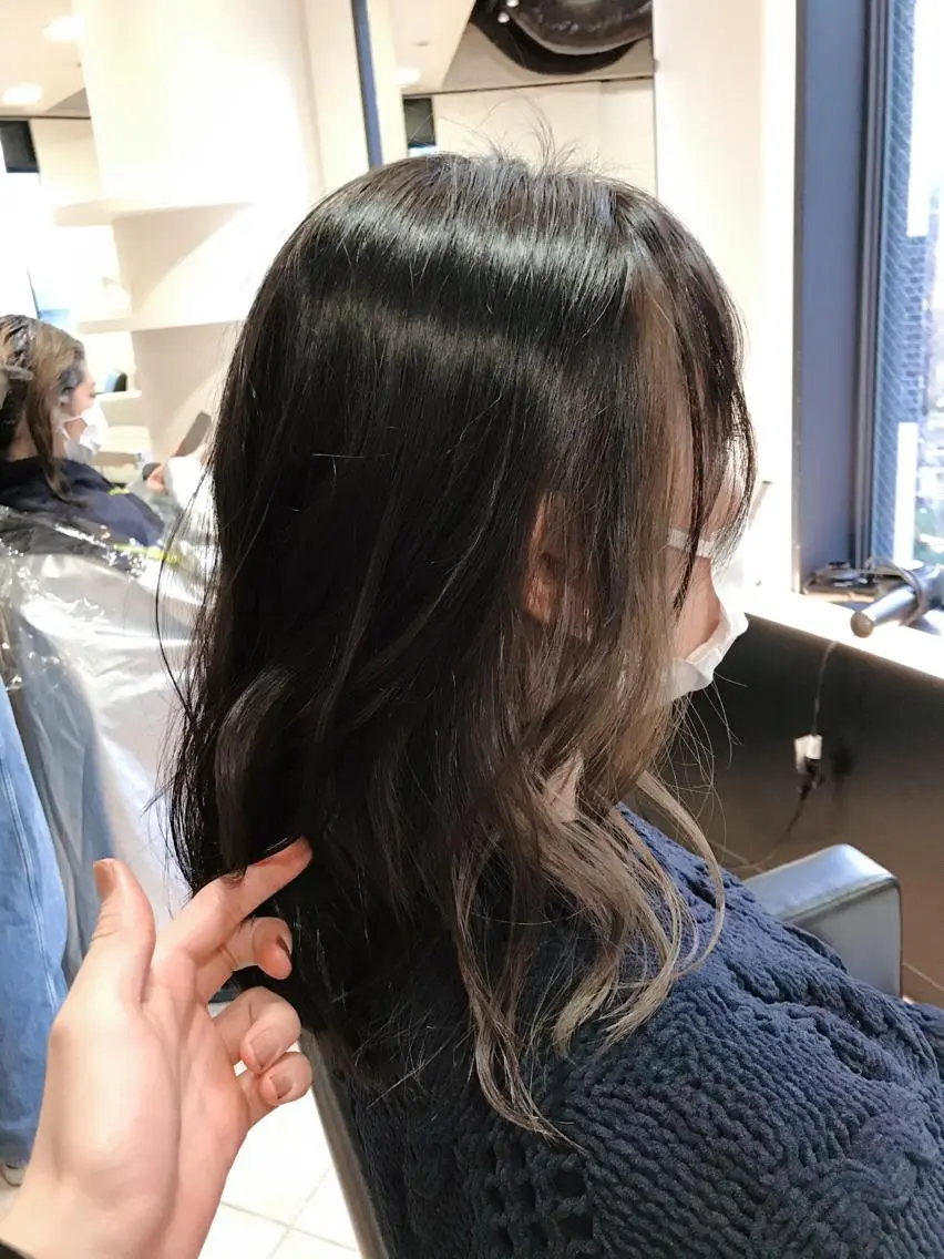 ミディアム カラー グレージュ インナーカラー 川崎 龍馬のヘアスタイル