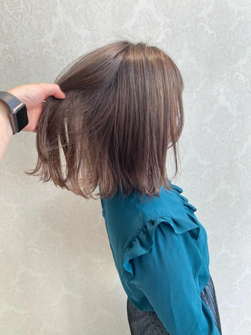 ミディアム カラー 透明感カラー デザインカラー✨新倉 佑奈のヘアスタイル