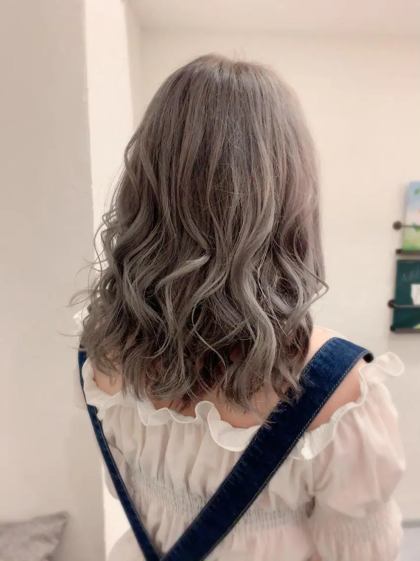 ミディアム カラー ブリーチ シルバー カット ヘアカラー トリートメント 💎JADE GRACE💎のヘアスタイル