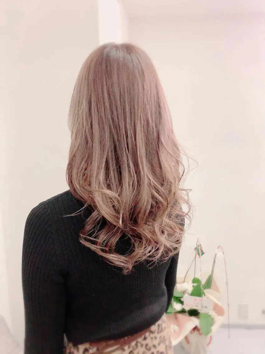ロング カラー ベージュカラー 💎JADE GRACE💎のヘアスタイル
