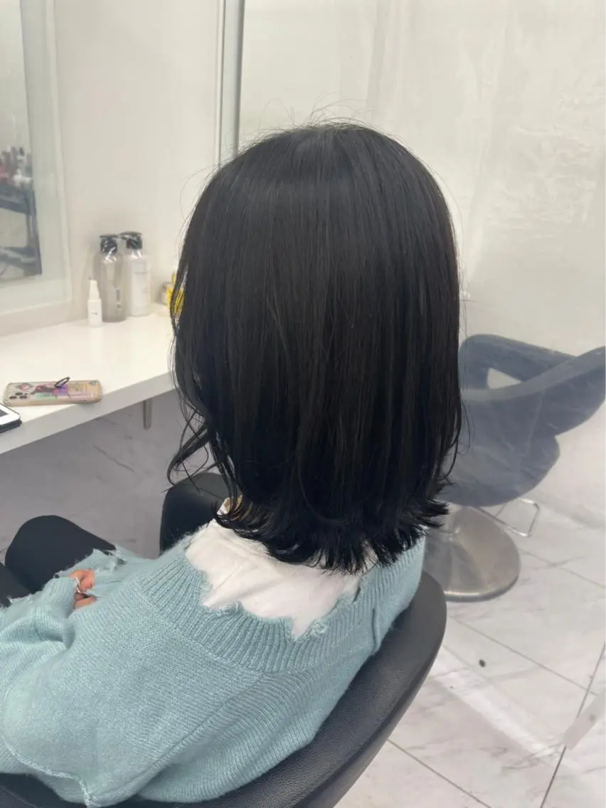ミディアム 寒色/ベージュヘア ブリーチありMiOのヘアスタイル