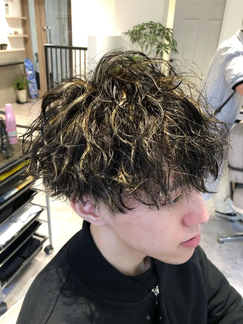カラー パーマ メンズ メンズメッシュ メッシュ カット ヘアカラー パーマ TOSHIKI| 上福岡メンズ|副店長のヘアスタイル
