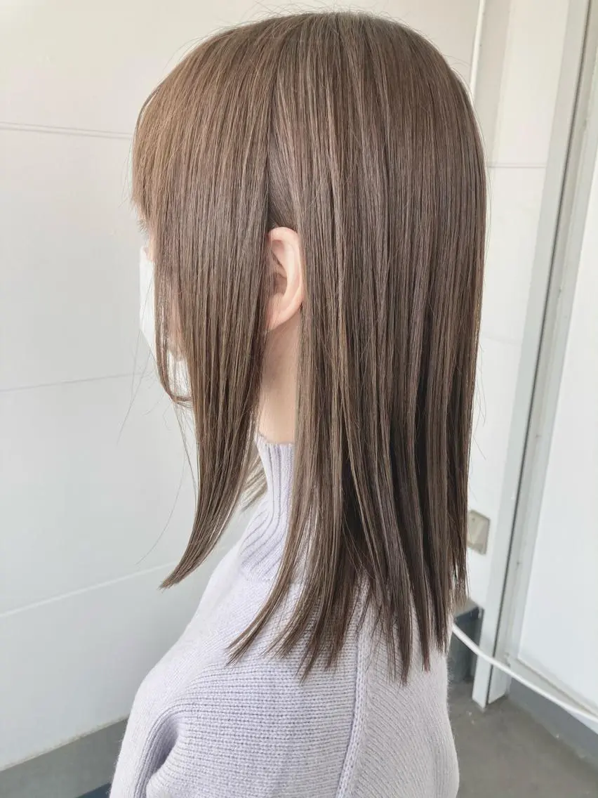セミロング タカツド ユウキのヘアスタイル