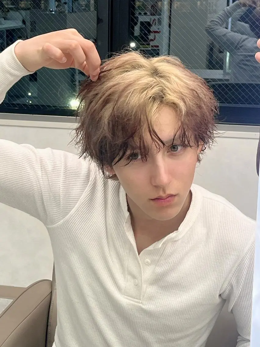 ショート カラー ショートヘア 艶髪ハイトーン✨ 🩷AMI🩷のヘアスタイル