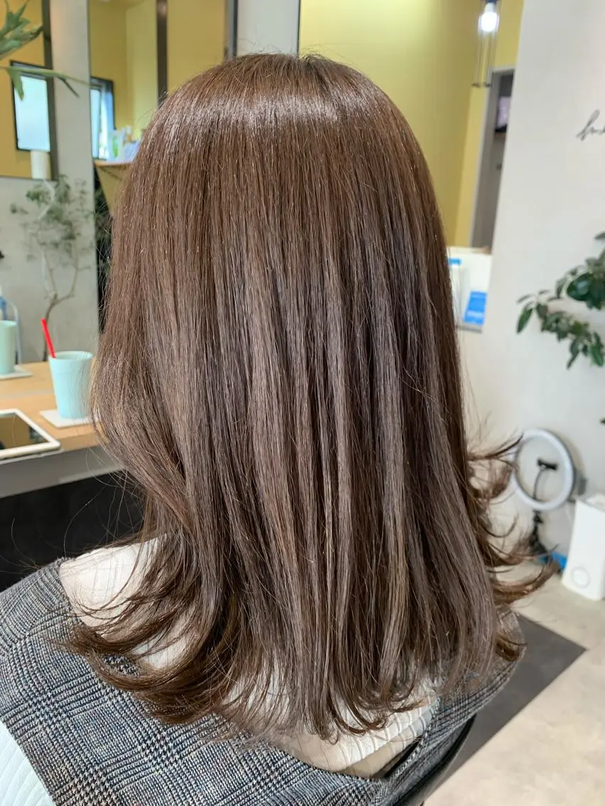 セミロング カラー ベージュカラー ブリーチ ブリーチなしカラー シルバー シルバーベージュ hubhair レイヤー/透明感のヘアスタイル
