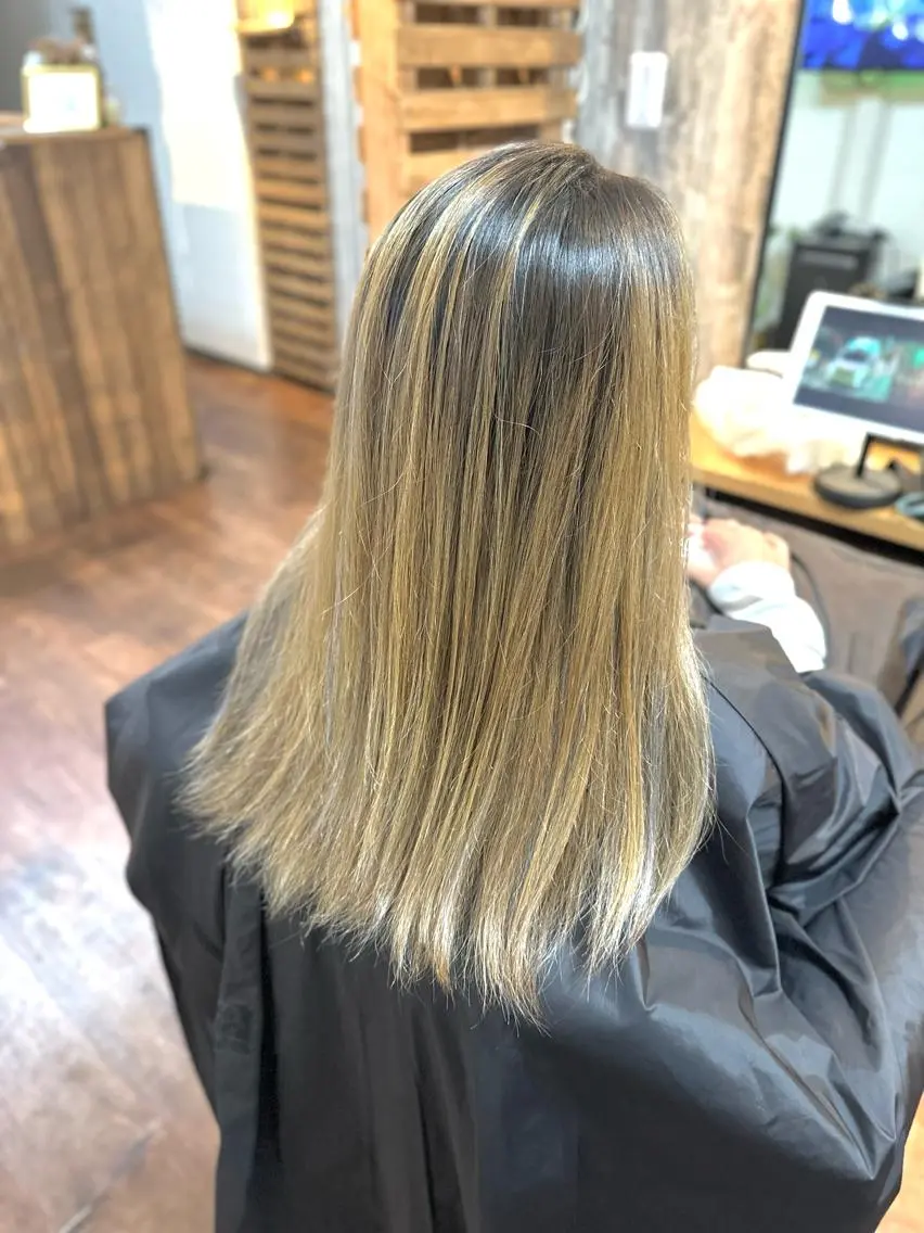 ロング カラー バレイヤージュ レイヤーカット カット ヘアカラー トリートメント Luzir⭐︎ GEN⭐︎のヘアスタイル
