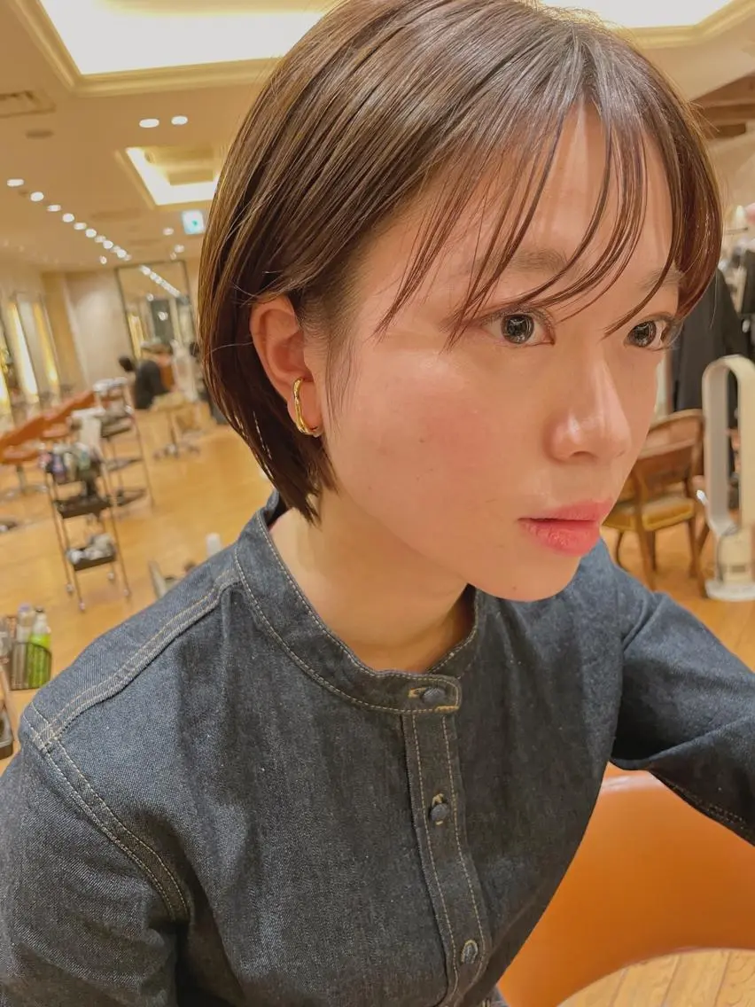 ショート ショートボブ ボブ ショートヘア 白髪ぼかしハイライト 脱白髪染めのヘアスタイル