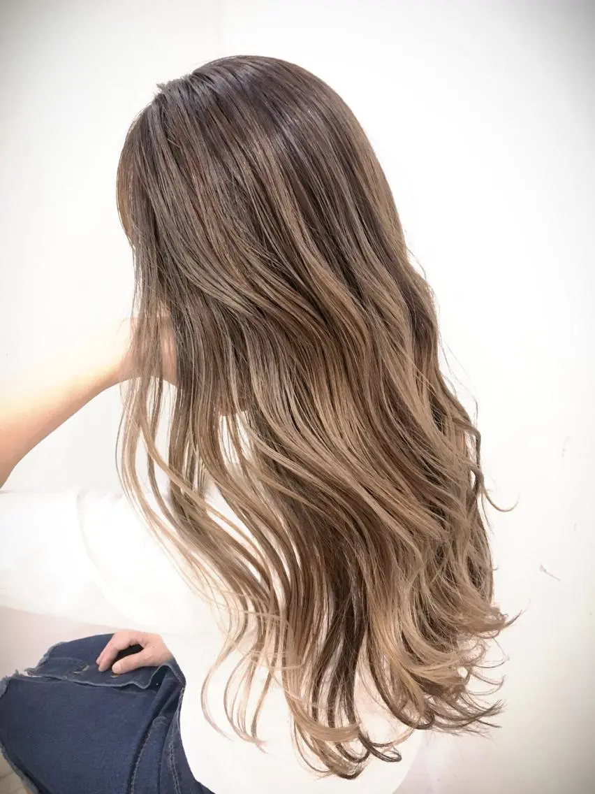 ロング カラー バレイヤージュ ハイライトカラー ハイライト レイヤーカット 武内 由貴のヘアスタイル
