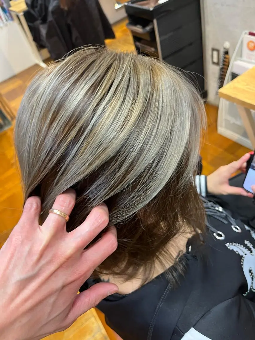 ショート ハイライト 髪質改善 🐶とっくんのヘアスタイル