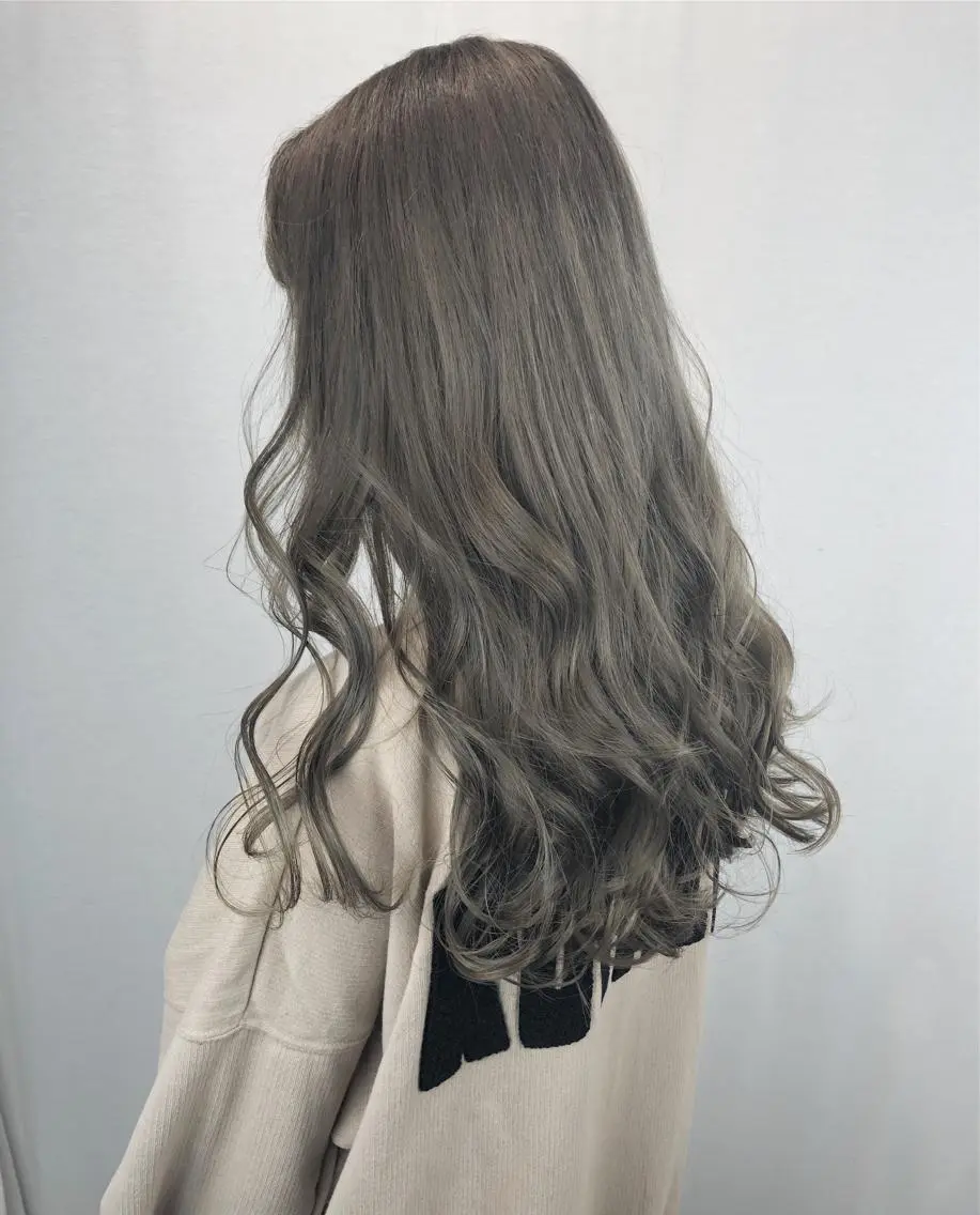 ロング カラー アッシュ アッシュグレー アッシュグレージュ ブリーチ グレージュ ヘアカラー 🤍2nd🤍田所 美希のヘアスタイル