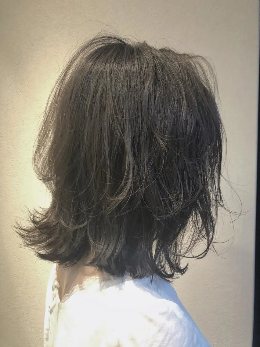 ミディアム カラー ブリーチ グレージュ ブリーチなしカラー ショート✨顔まわり マツモト ショウゴのヘアスタイル