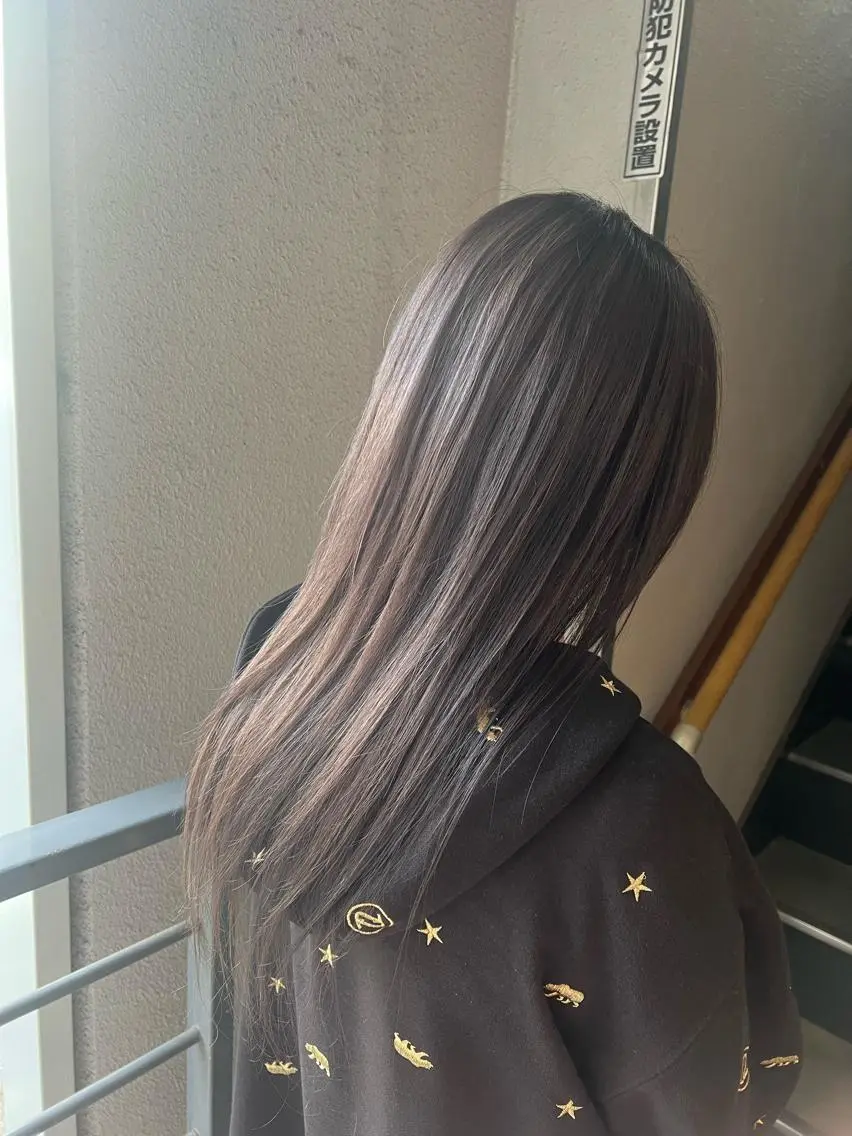 ロング カラー ブリーチ ダブルカラー シルバー ヘアカラー トリートメント Kazu .Kのヘアスタイル