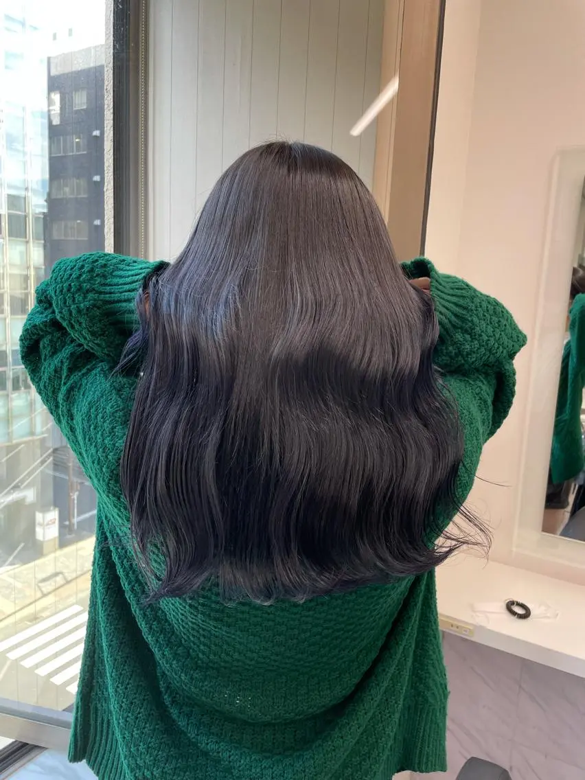 ロング カラー 抜け感レイヤー︴ ニュアンスカラーのヘアスタイル