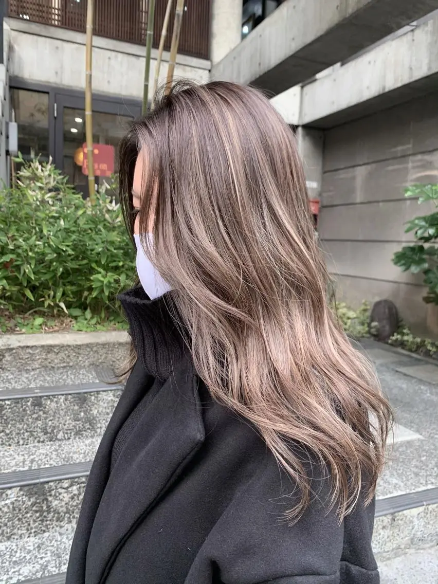 ミディアム カラー ヘアカラー トリートメント レイヤーカット 西村あきやのヘアスタイル
