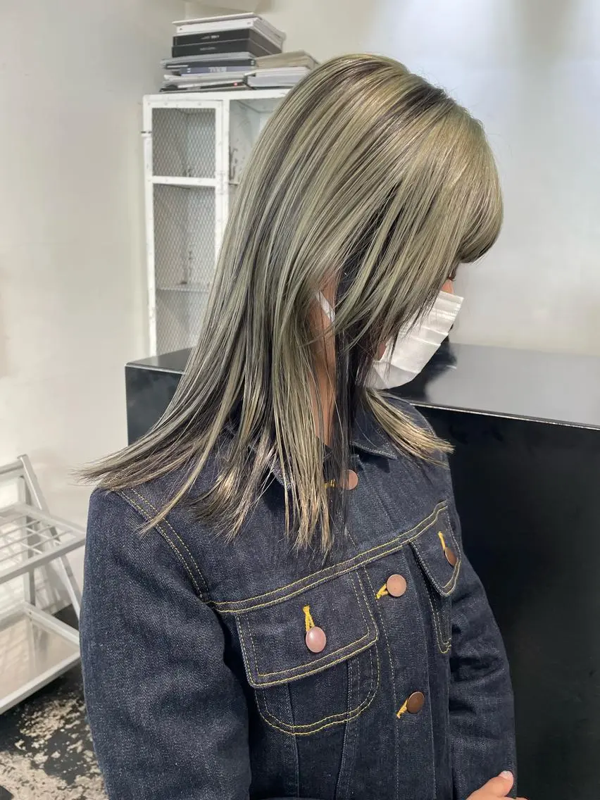 セミロング カラー パーマ ヘアアレンジ メンズ キッズ ネイル マツエク・マツパ アイブロウ メンズブリーチ ブリーチ ミント ミントグリーン グリーン カット ヘアカラー トリートメント 艶ハイトーン/ヘア アレンジAYAKAのヘアスタイル