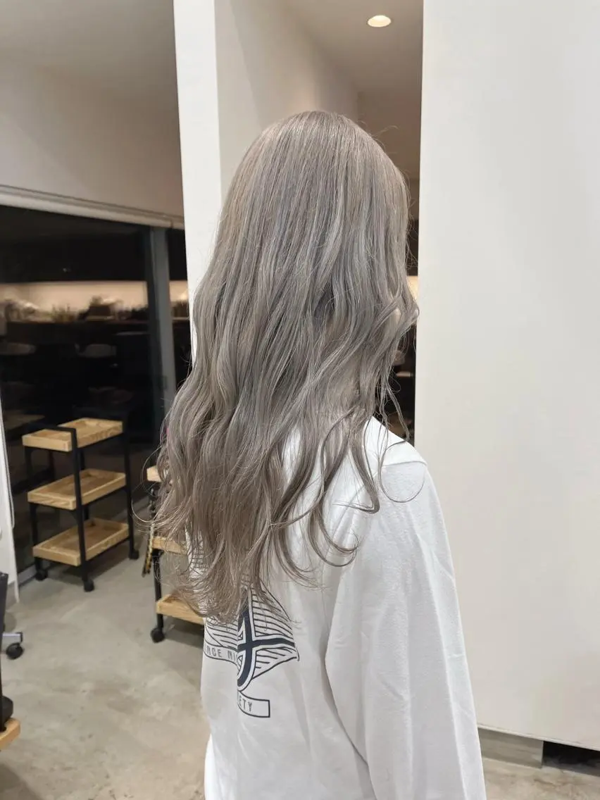 ロング カラー カット ヘアカラー 長山 茉白のヘアスタイル
