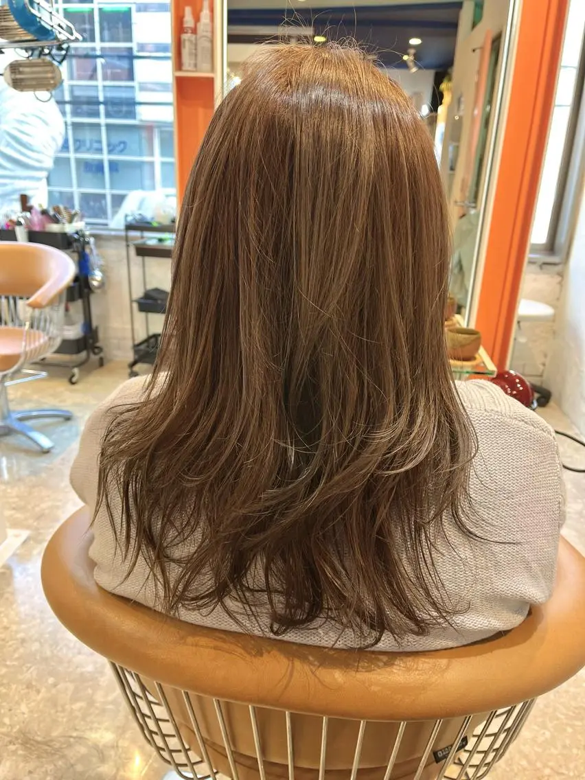 セミロング カラー カット ヘアカラー うしだ かおるのヘアスタイル