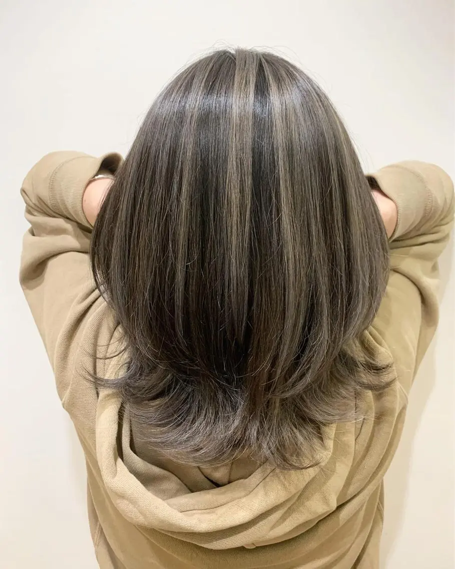 ミディアム カラー 薄田 珠美のヘアスタイル