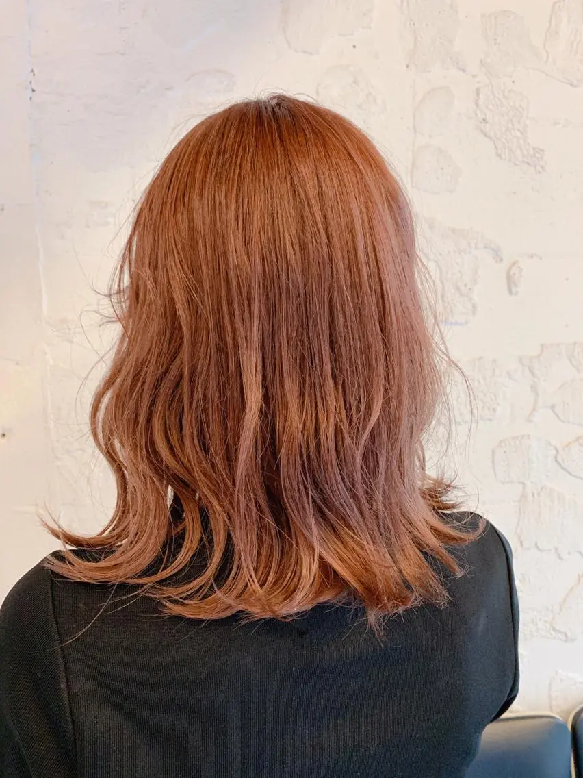 セミロング カラー オレンジ オレンジピンク ピンクカラー ヘアカラー トリートメント 髪質改善🌈 tomomiのヘアスタイル