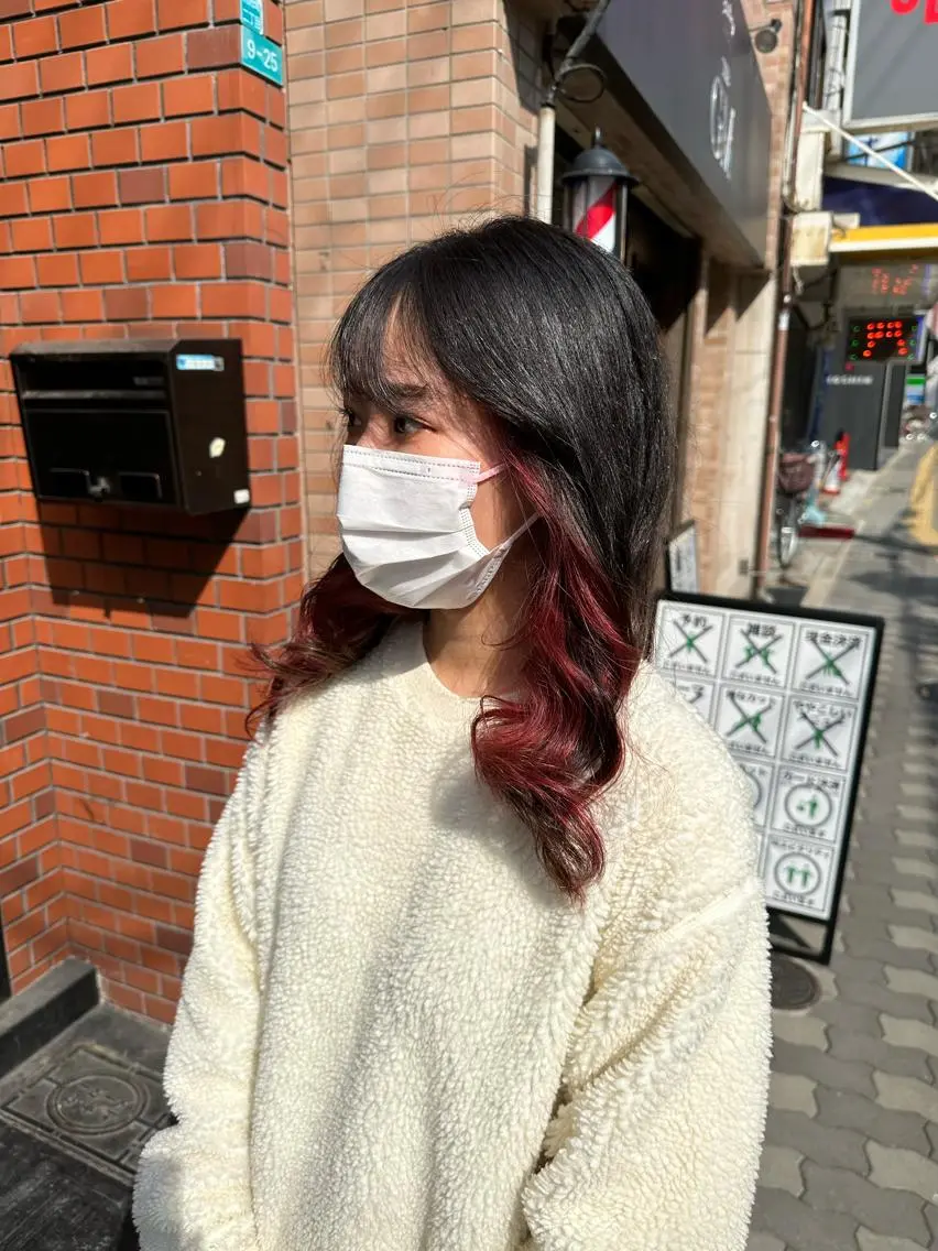 セミロング カラー ピンクカラー レッドカラー 艶髪レイヤー上田 紗也🇰🇷💗のヘアスタイル